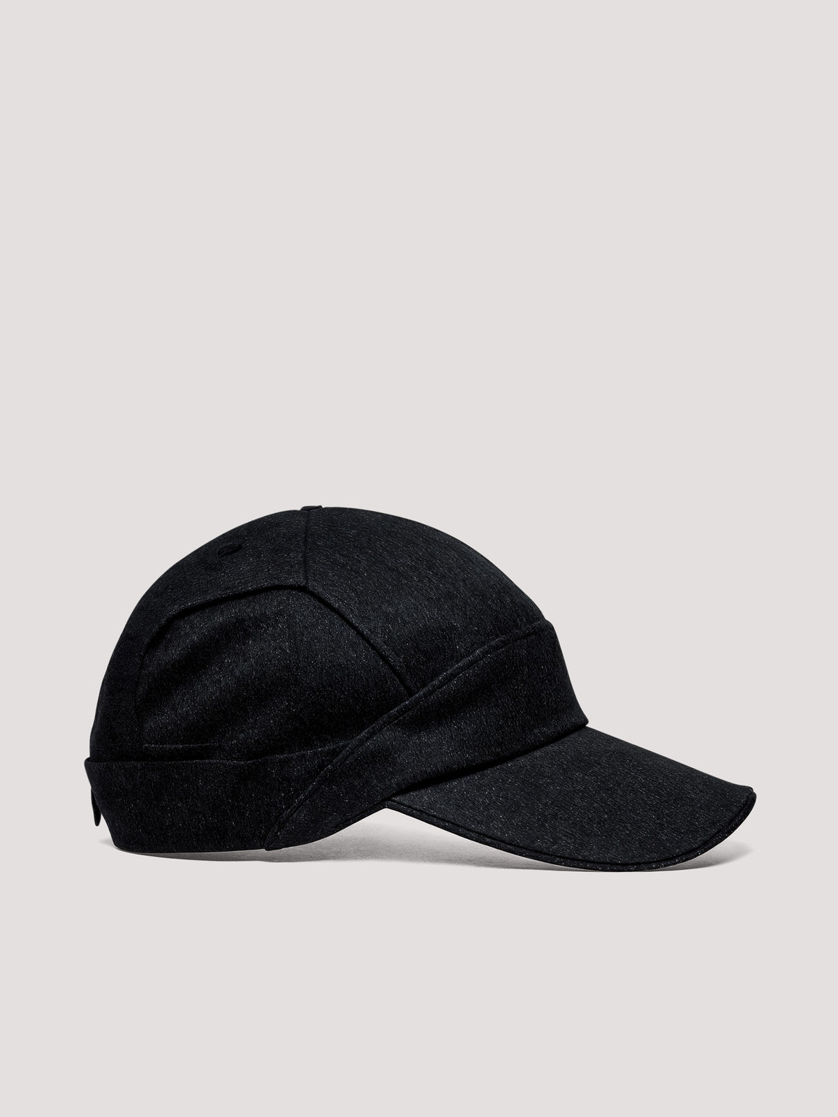 Gorra con panel de lana